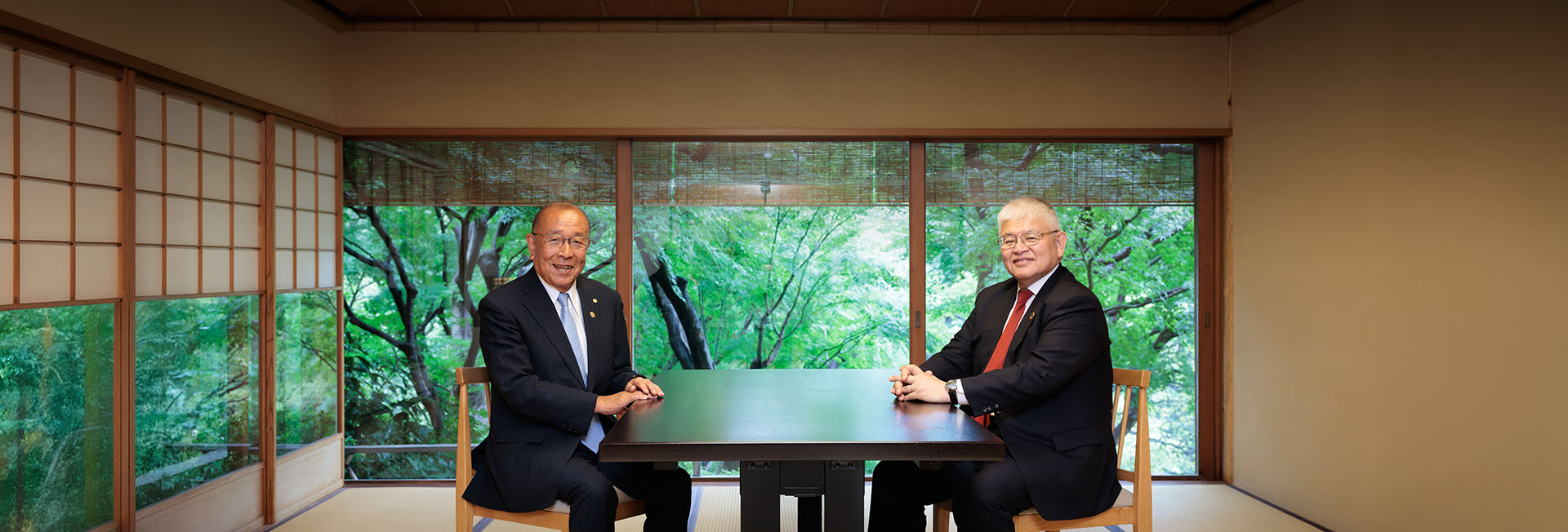 Key visual: group photo